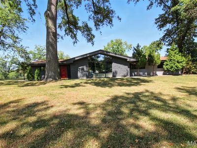 1 Clayton Downs Ln, Saint Louis, MO, 63131