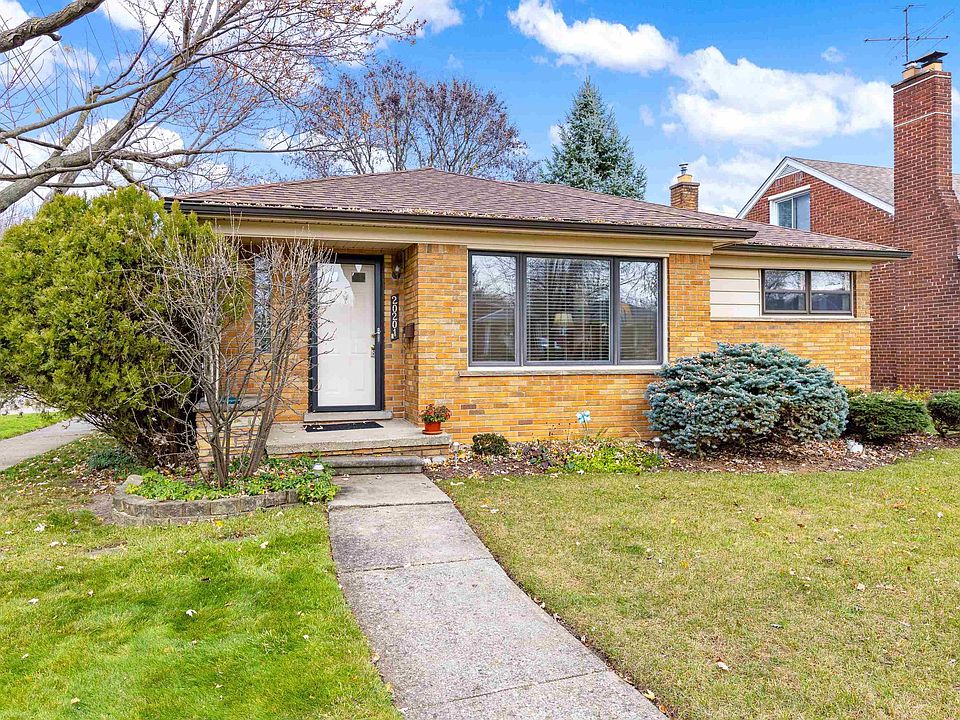 1st image of 20201 Lochmoor St