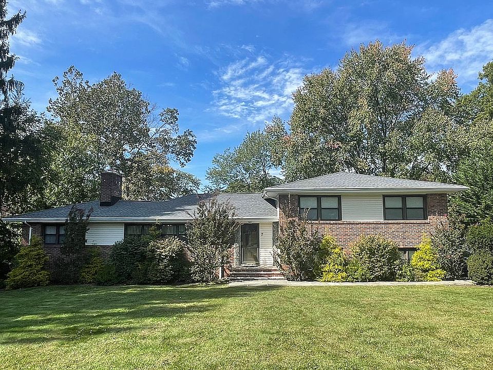 1st image of 7 Speir Dr