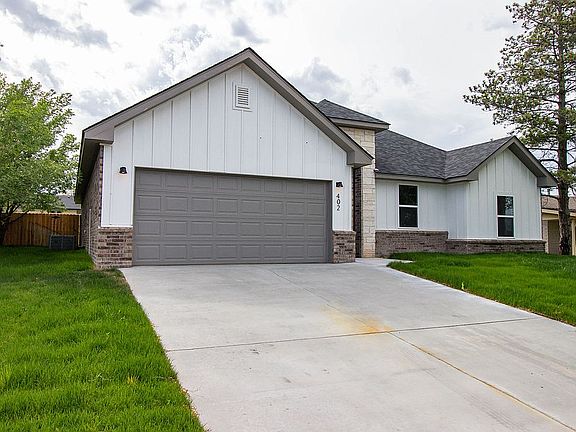 3rd image of 402 La Duchess Dr