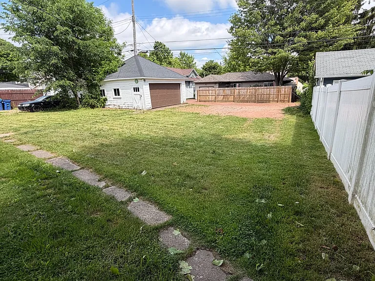 810 Steuben St — Photo 19