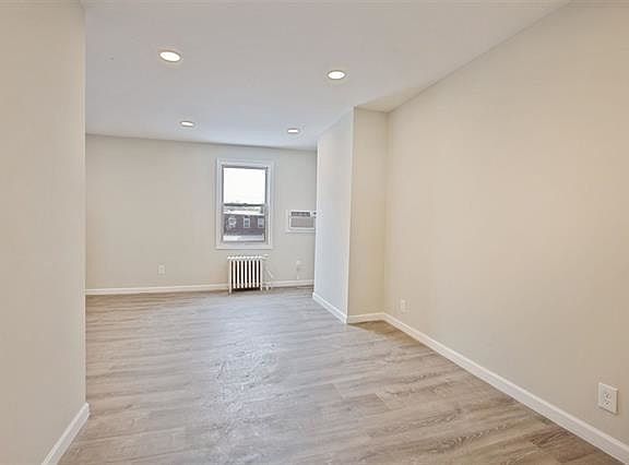 4th image of 267 Griffith St Floor 2