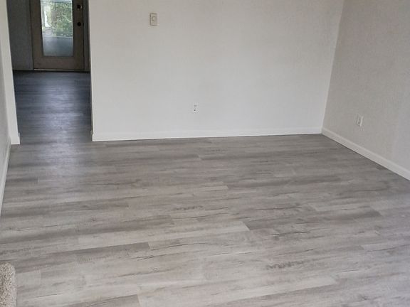 4th image of 1024 Symphony St #B