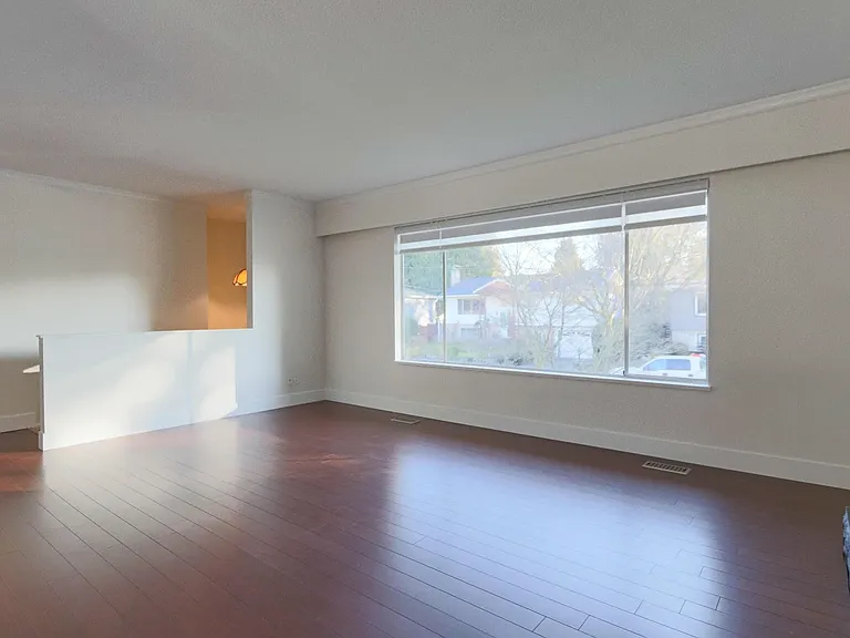 10833 85a Ave — Photo 9