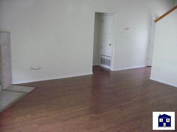 3rd image of 3019 Oakwood Dr