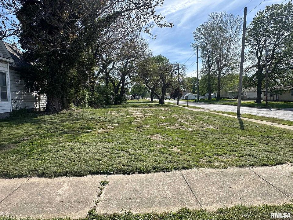 2nd image of 800 N Clay Ave
