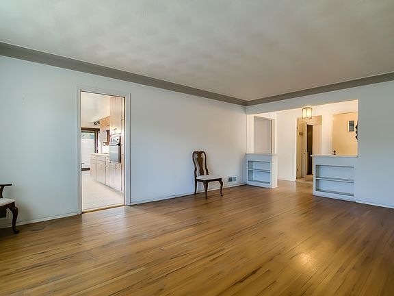 3rd image of 416 Alvarado Dr NE