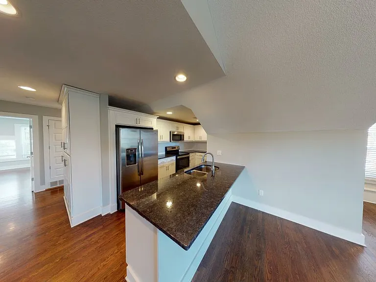 3726 Washington | Charming Updated Apartment — Photo 24