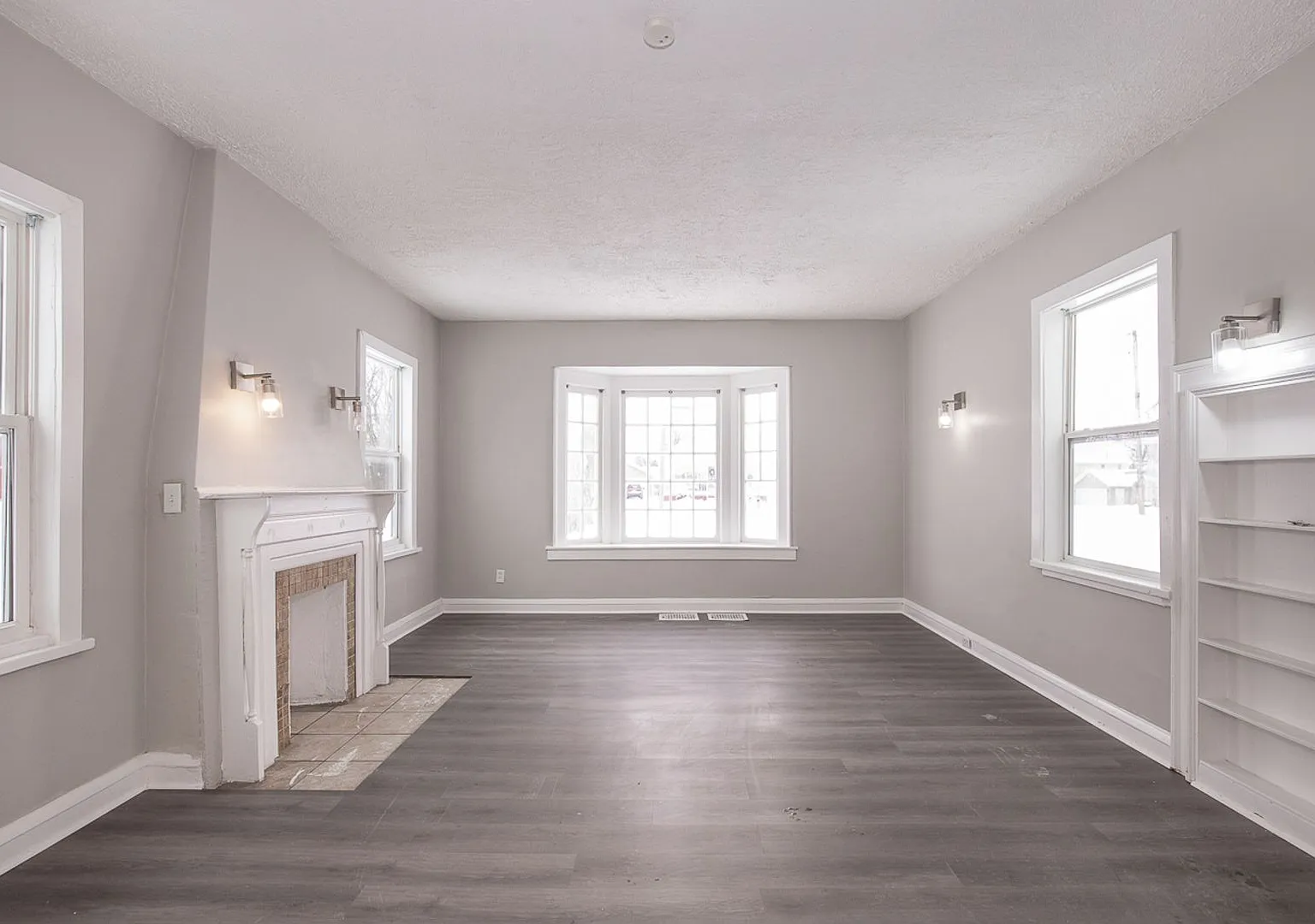 Newly Renovated! - 3 Bed, 1.5 Bath Beautiful Single- Family Home. — Photo 1