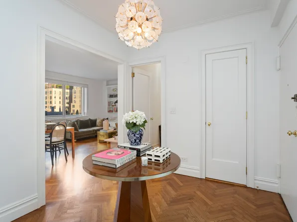 923 5th Avenue image 1 of 7