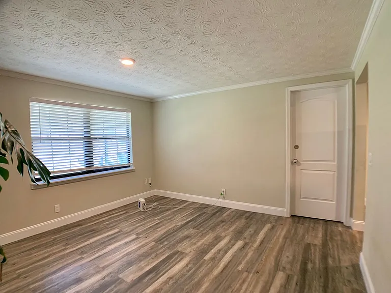 435 Sigsbee Rd — Photo 7