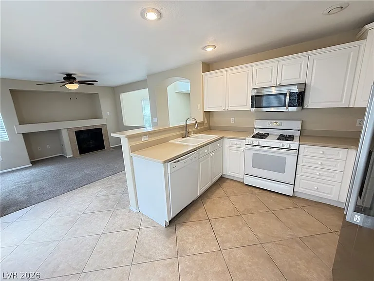 578 Poplar Leaf St — Photo 8