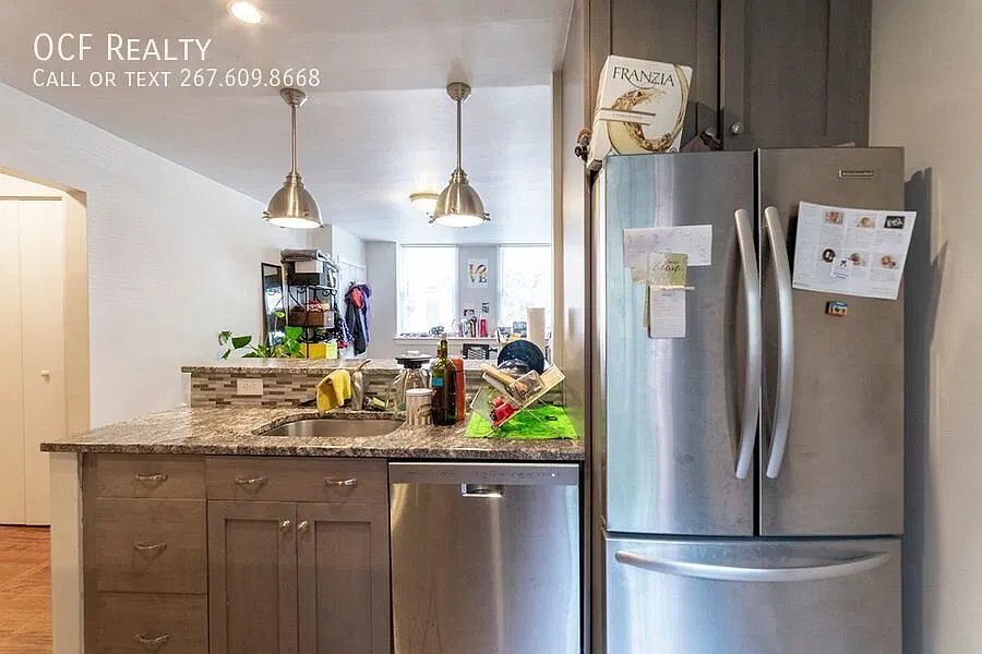 Two Bedroom Graduate Hospital Apartment — Photo 3