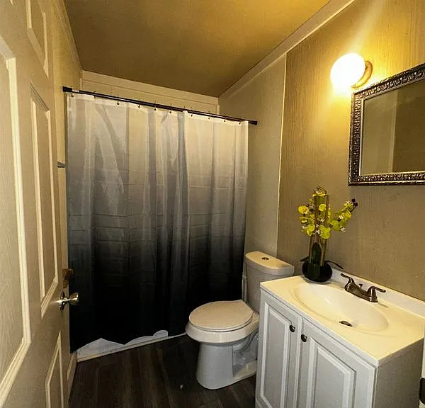 5617 Fairfields Ave — Photo 3