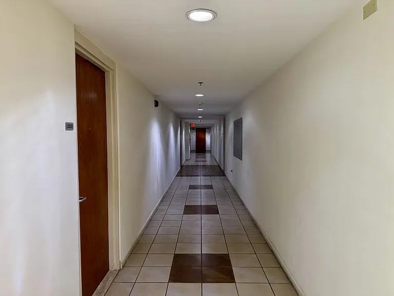 Cond Coliseum Tower Apto 2201 Ave Arterial B — Photo 10