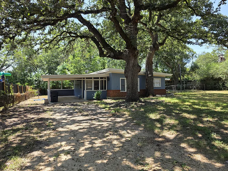 522 E Davilla Ave — Photo 1