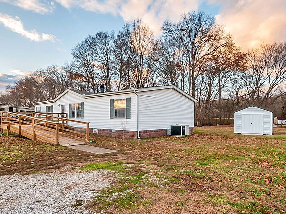 3rd image of 550 Saunders Ln