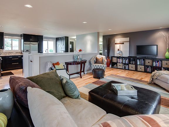 Living Room/Kitchen