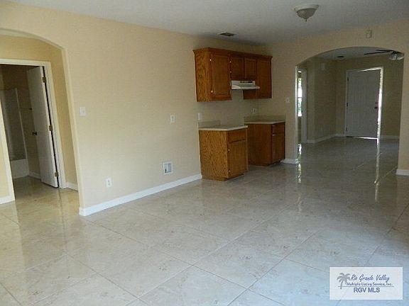 4th image of 6028 Maravillas River St