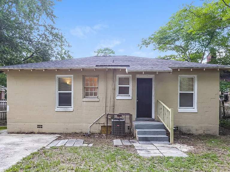 2969 Myra St — Photo 16