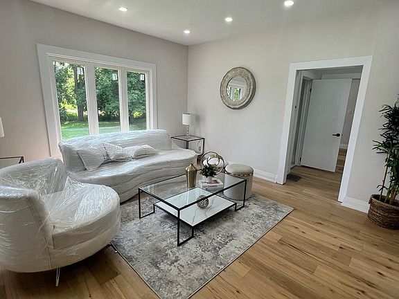 5th image of 4509 White Oak Rd