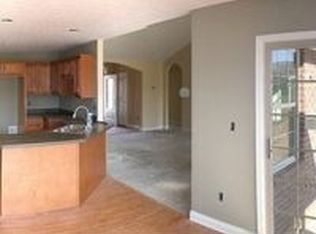 7023 Plum Creek Dr, Sellersburg, IN 47172