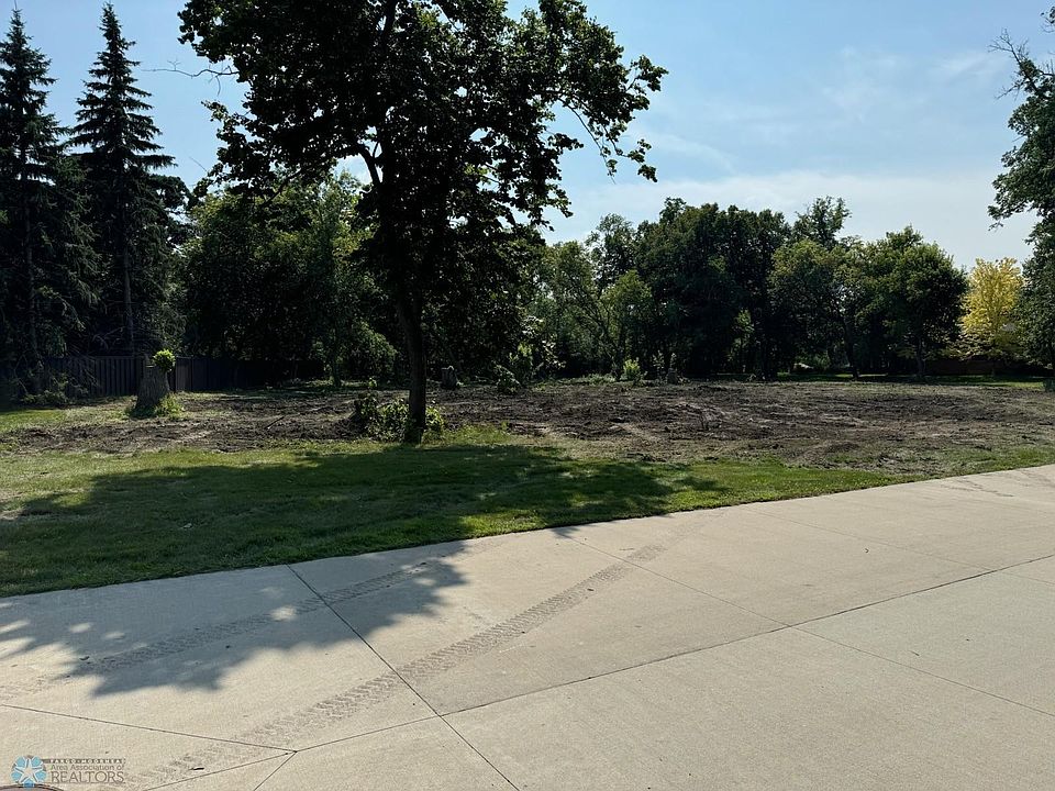 1st image of 421-20 Avenue E
