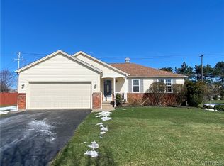 84 Pheasant Run Ln, Lancaster, NY 14086