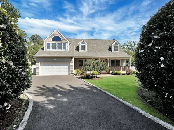 29 Greene Avenue, Sayville, NY 11782