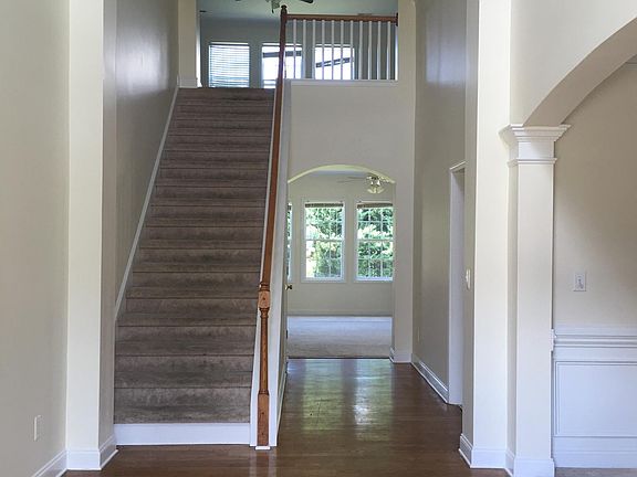 3rd image of 110 Middleton Pl #110