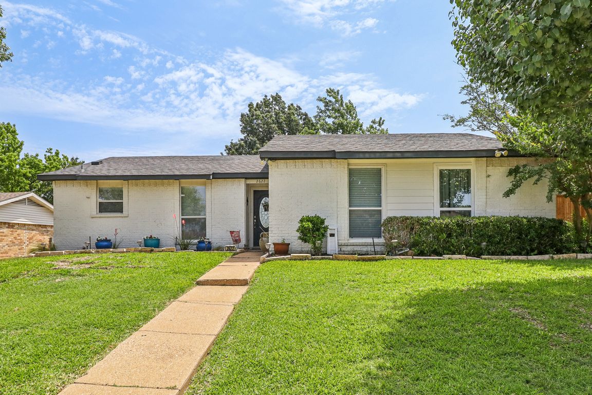 Briar Hill Dr-0306-001.jpg