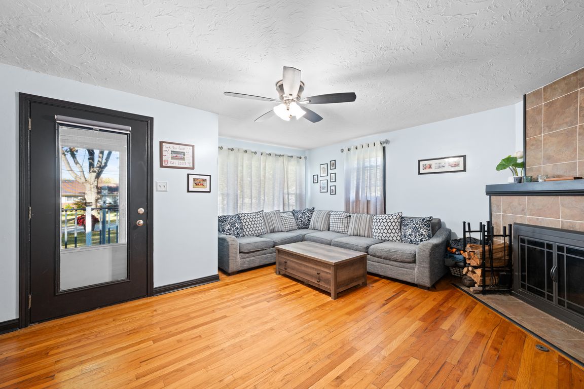 next background image