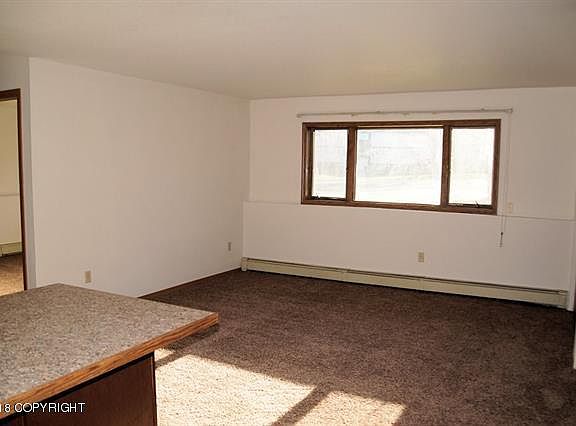 4th image of 300 Woodridge St