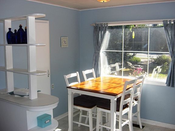 4th image of 2938 Grandview Dr W