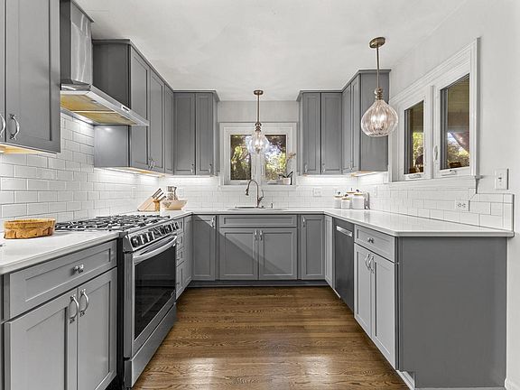 3rd image of 449 Melvin AVENUE