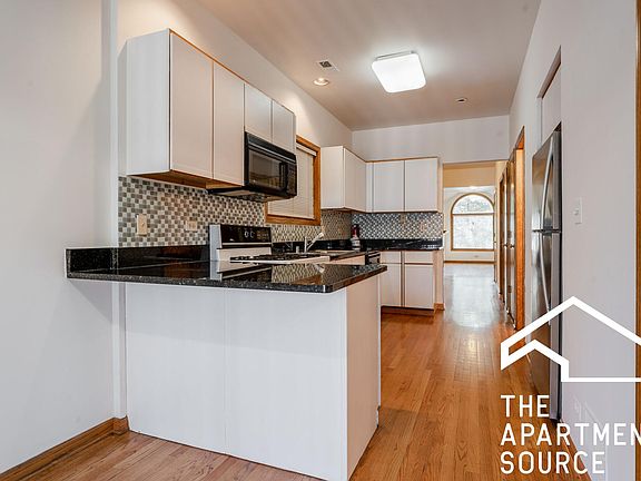 3rd image of 3713 N Janssen Ave #2W