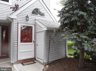 104 Pinewood Dr, Hamilton, NJ 08690