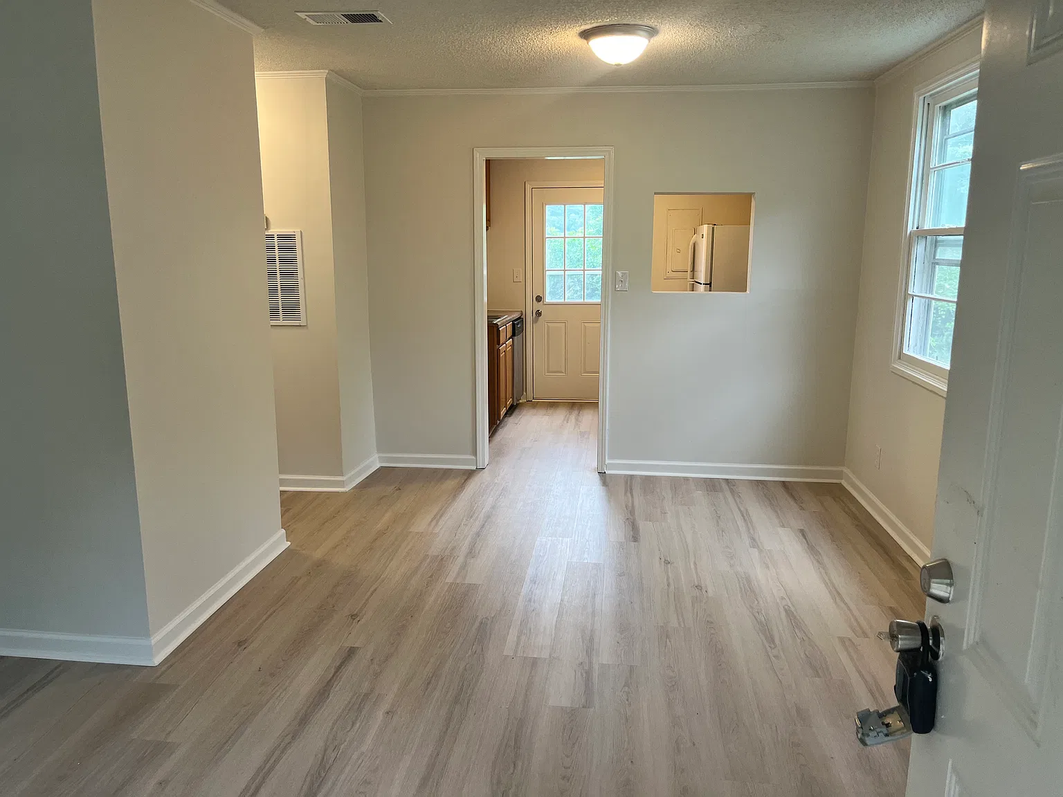 2 bed, 900 sqft, $1,065 — Photo 2