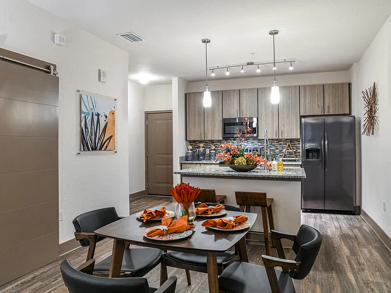 Centre Pointe Apartments — Photo 6