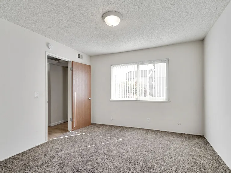 Clubside Apartments — Photo 13