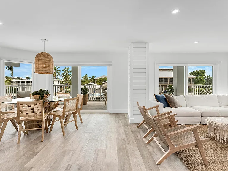 153 Valencia Dr — Photo 6