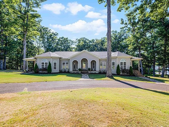 2nd image of 775 River Cliff Ln