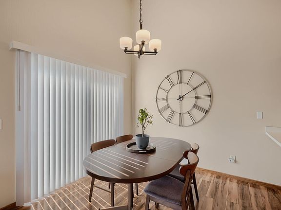 4th image of 14809 Endicott Way