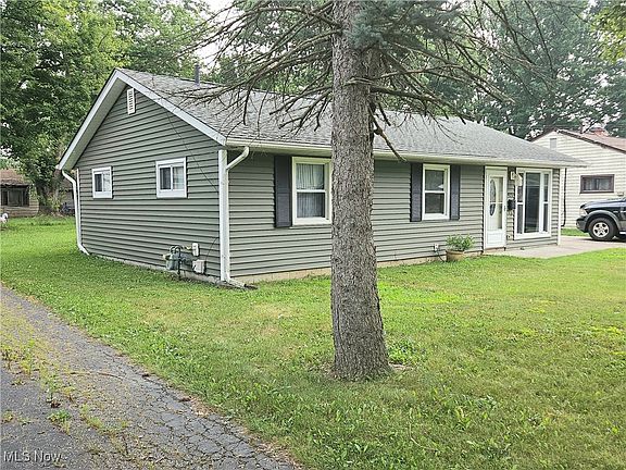 4th image of 927 West Dr