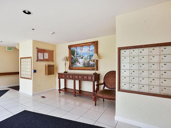 4th image of 324 Catalpa St APT 108