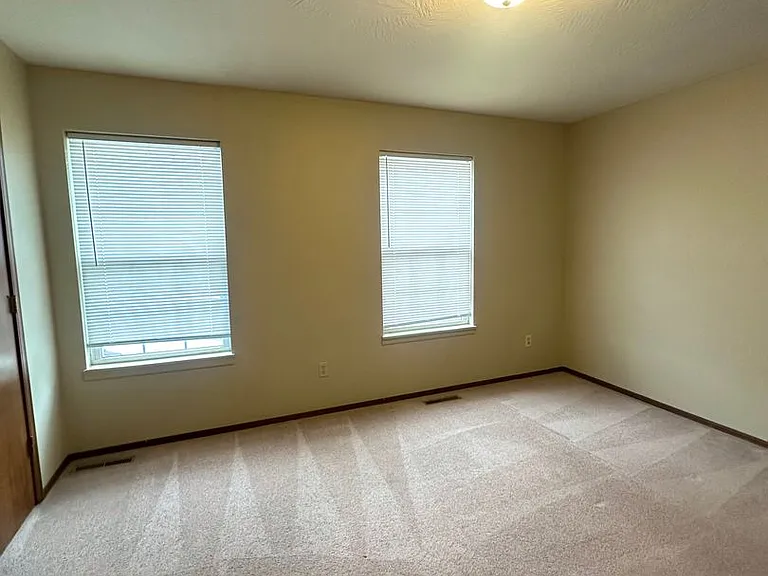 2210 E Macs Ct — Photo 8