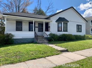 1180 4th St #1, Muskegon, MI 49441