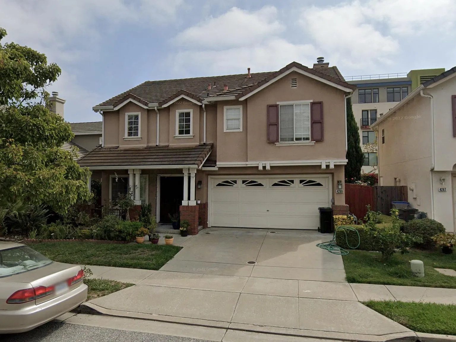 3 bed, 2.5 bath, 1828 sqft, $5,400 — Photo 1