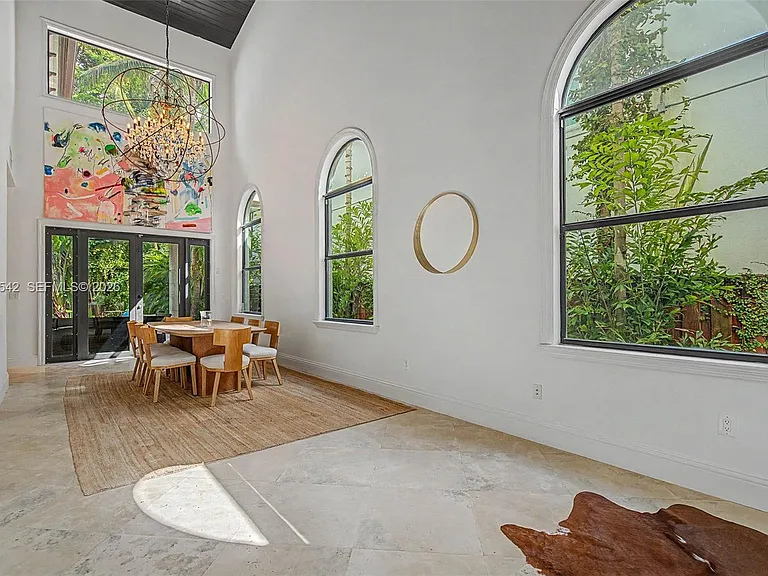 2561 Trapp Ave — Photo 8