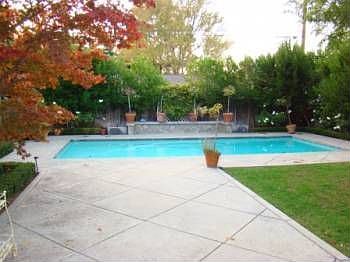 5th image of 107 Sharon Ct